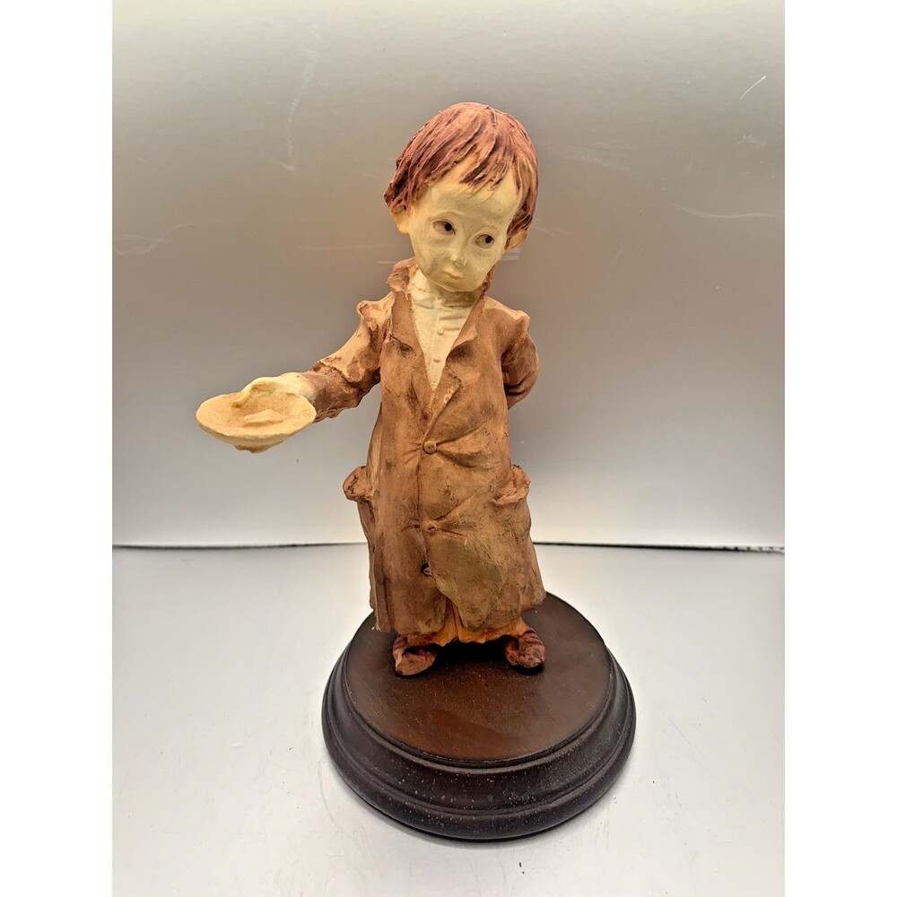 GIUSEPPE ARMANI "Little Boy Begging" FIGURINE Wooden Base VTG 6.75"